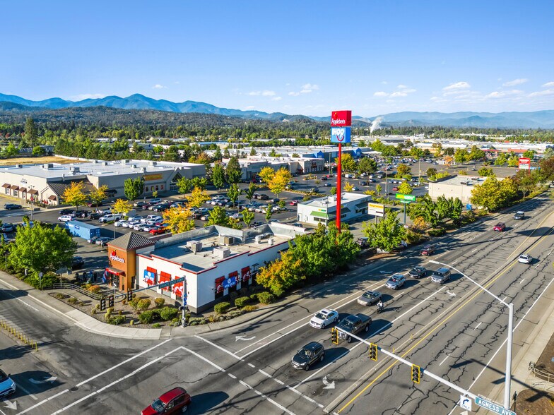 More Photos Of 250 NE Agness Ave, Grants Pass Restaurant For Sale