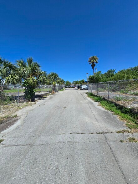 More Photos Of 27201 S Dixie Hwy, Homestead Land For Lease
