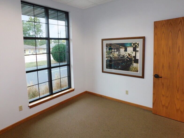 More Photos Of 3400 N Rockton Ave, Rockford Office For Lease