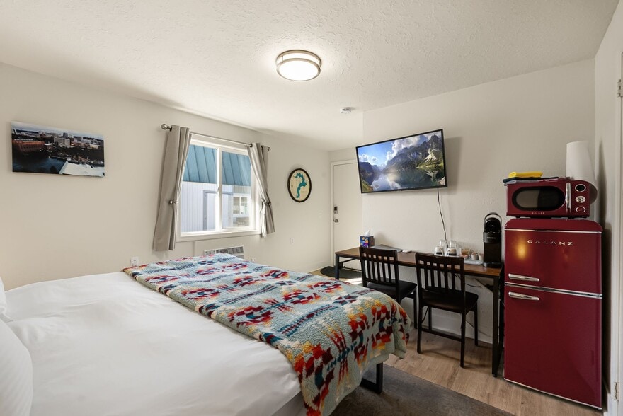 More Photos Of 501 N 4th Ave, Sandpoint Hotel For Sale