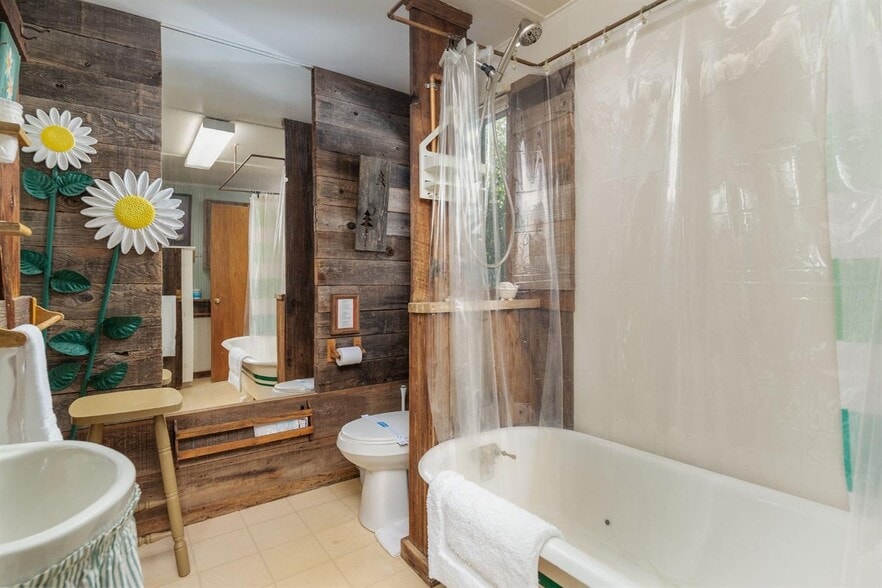 More Photos Of 306 W St Charles St, San Andreas Hotel For Sale