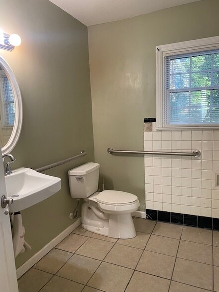 More Photos Of 5560 Jonesboro Rd, Lake City Office For Sale
