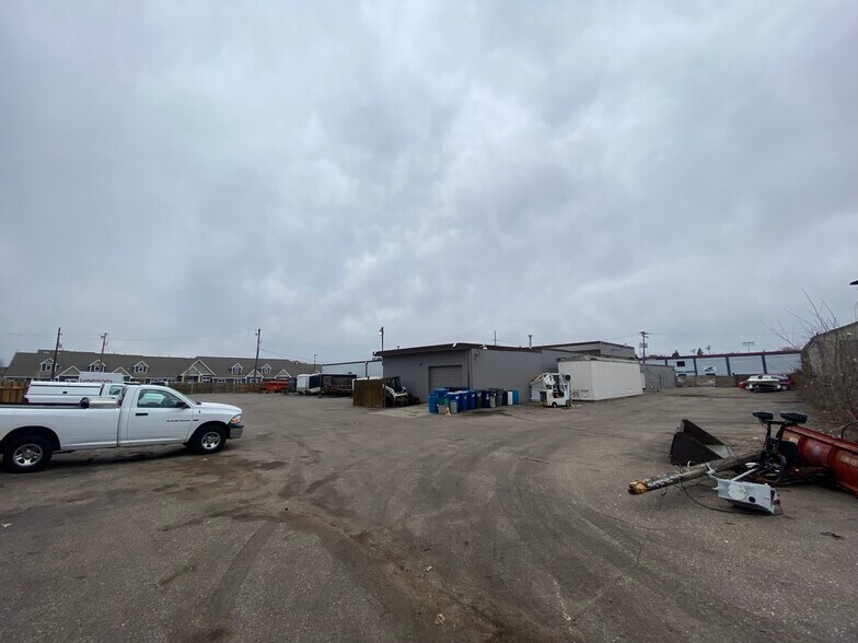 More Photos Of 636 NE 39th Ave, Minneapolis Manufacturing For Sale