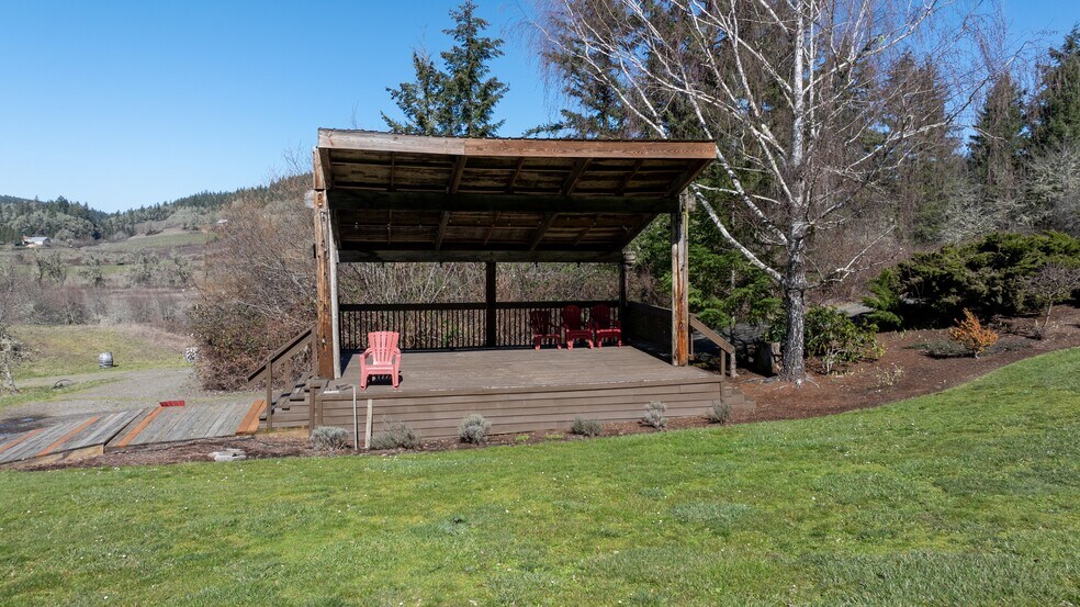 More Photos Of 27012 Briggs Hill Rd, Eugene Winery Vineyard For Sale