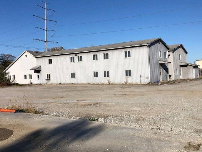 More Photos Of 1630 Broadway St, Clarksville Warehouse For Sale