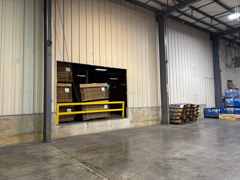More Photos Of 140 Industry Rd, Georgetown Manufacturing For Lease