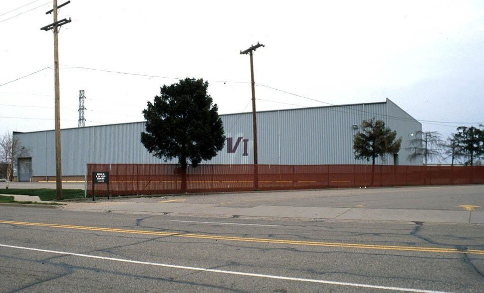 More Photos Of 17501 Masonic Blvd, Fraser Warehouse For Lease