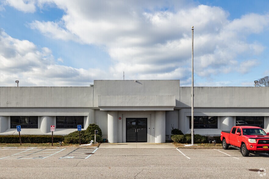 More Photos Of 1560 Fifth Ave, Bay Shore Warehouse For Sale