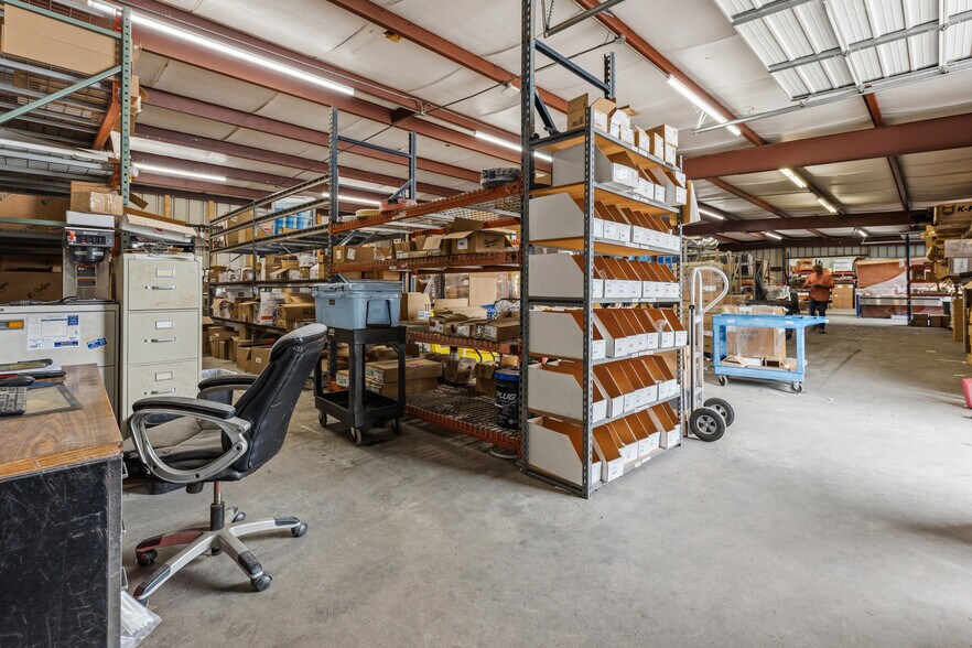 More Photos Of 705 Cedar Bayou Rd, Baytown General Retail For Lease