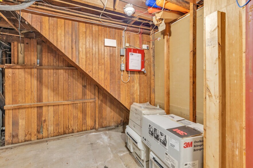 More Photos Of 110 Main St, Manchester Office Residential For Sale