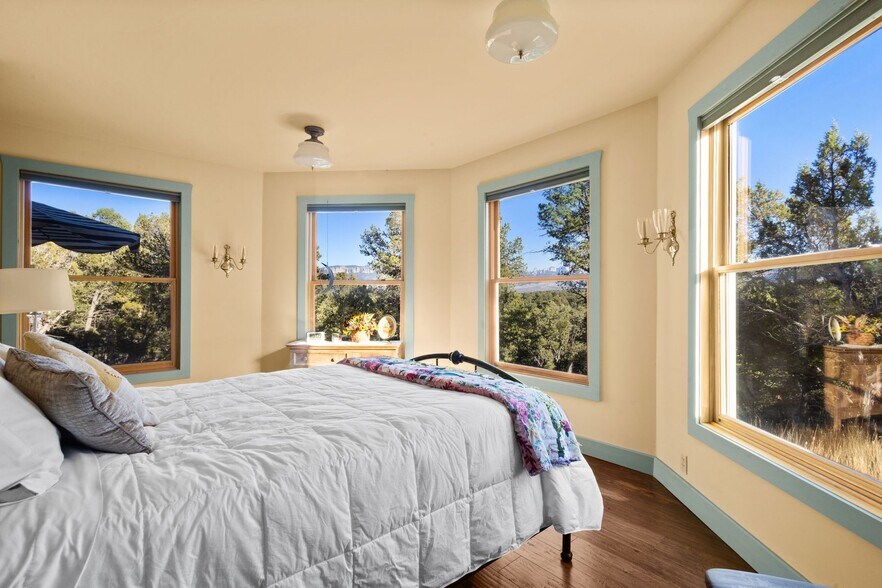 More Photos Of 622 Bristlecone Dr, Ridgway Flex For Sale