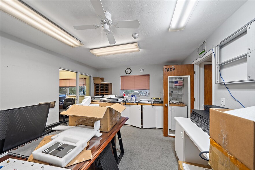 More Photos Of 4242 McIntosh Ln, Sarasota Storefront Retail Office For Sale