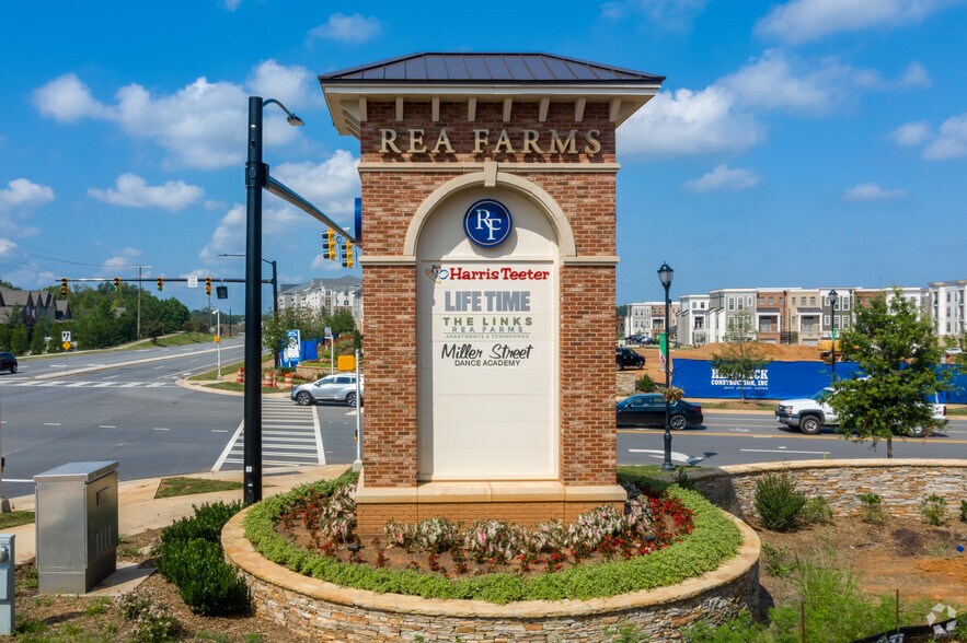 More Photos Of 11135 Golf Links Dr, Charlotte Unknown For Lease