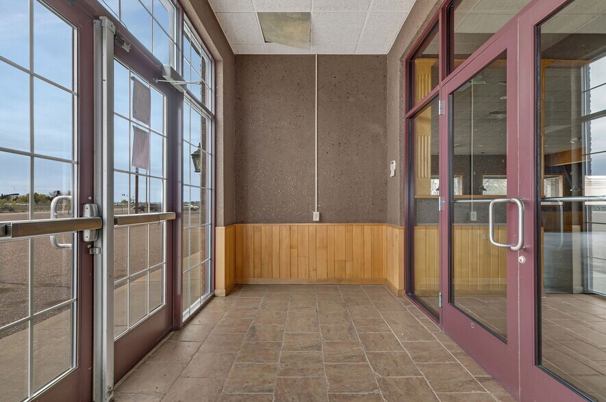 More Photos Of 14860 165th Ave, Becker Restaurant For Sale