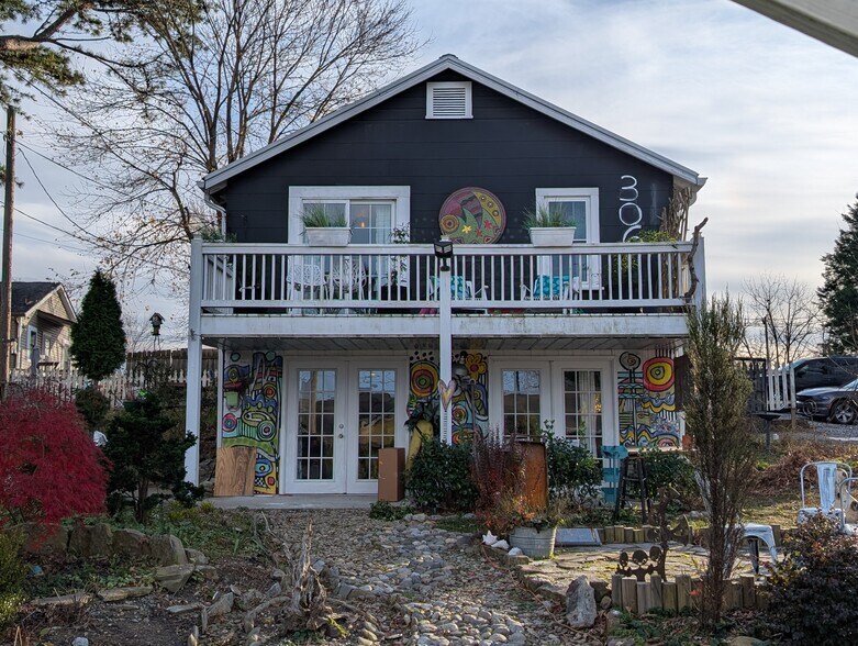 More Photos Of 302 Davis St, Hendersonville Land For Sale