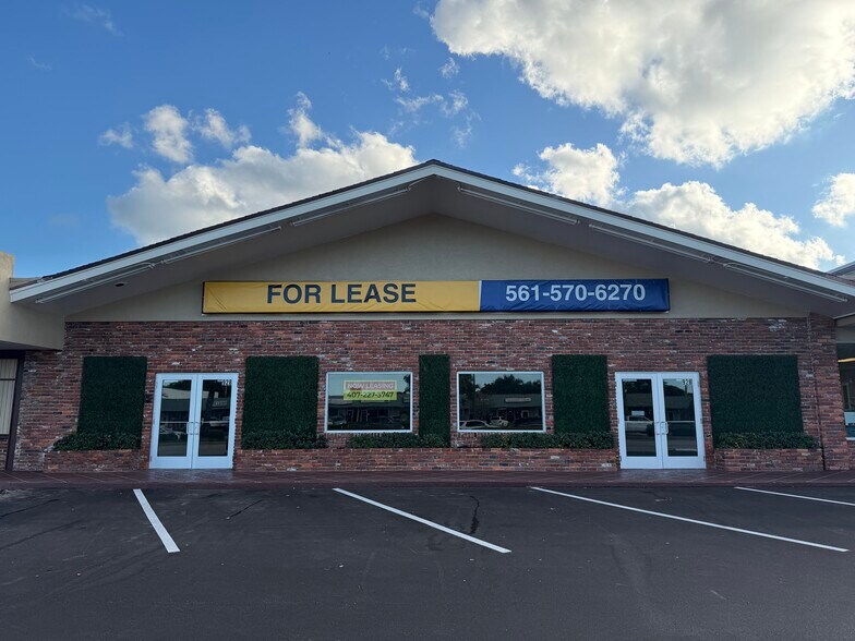 More Photos Of 900-932 Northlake Blvd, North Palm Beach Veterinarian Kennel For Lease