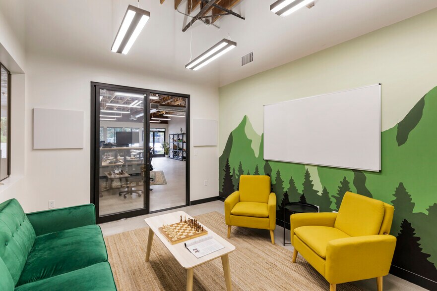 More Photos Of 5839 Green Valley Cir, Culver City Office For Lease