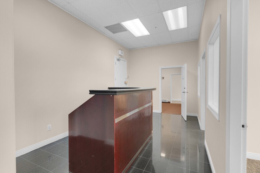 More Photos Of 9288 120 St, Surrey Storefront Retail Office For Lease