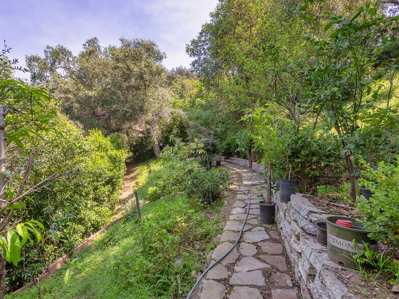 More Photos Of 1825 Altivo Way, Los Angeles Multifamily For Sale
