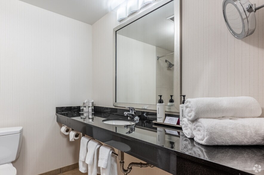 More Photos Of 164 Fort Couch Rd, Pittsburgh Hotel For Sale