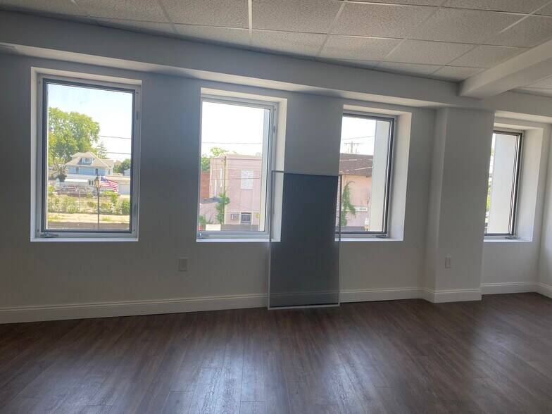 More Photos Of 1909 Great Neck Rd, Copiague Freestanding For Lease