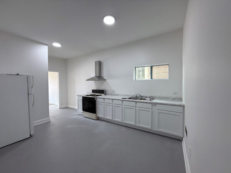 More Photos Of 100-102 N Ohio St, Aurora Storefront Retail Residential For Sale