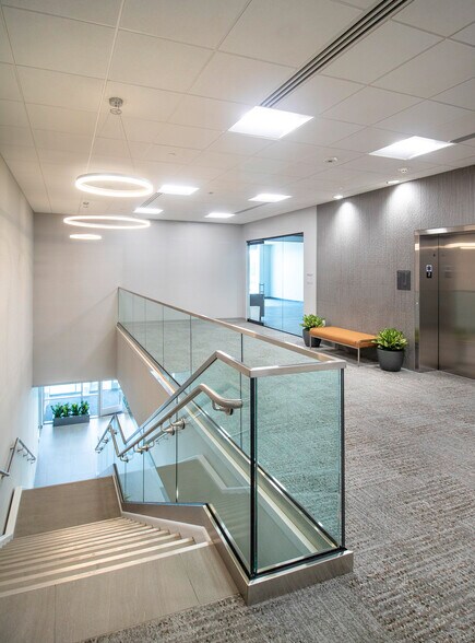 More Photos Of 800 N Mayfair Rd, Wauwatosa Medical For Lease