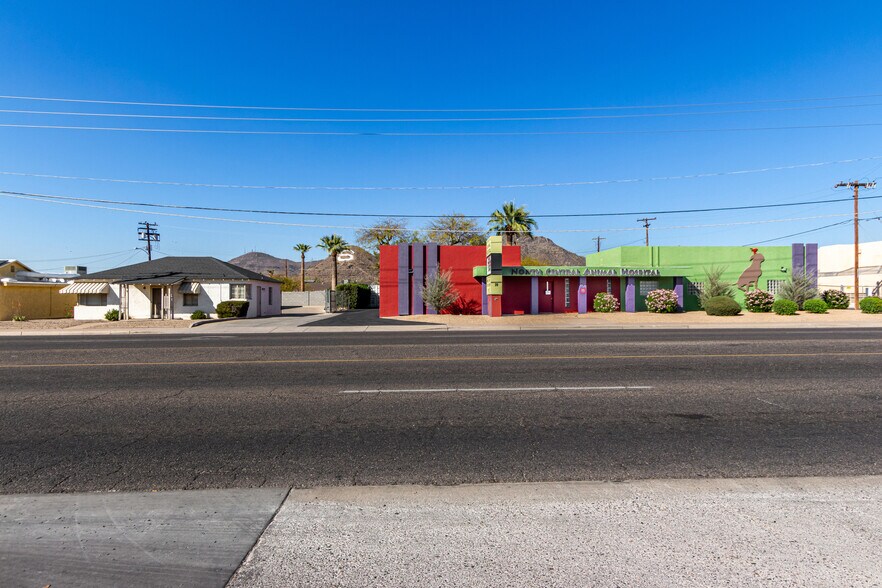 Primary Photo Of 20 W Dunlap Rd, Phoenix Veterinarian Kennel For Sale