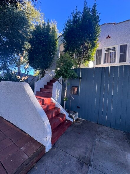 More Photos Of 2400 Merton Ave, Los Angeles Multifamily For Sale