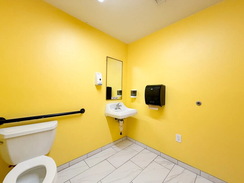 More Photos Of 3500 Kabel Dr, New Orleans Medical For Sale