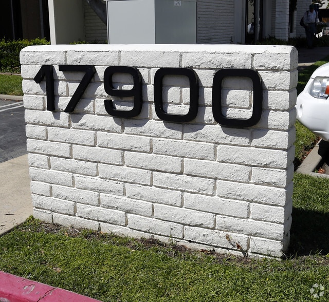 More Photos Of 17870 Sky Park Cir, Irvine Unknown For Lease