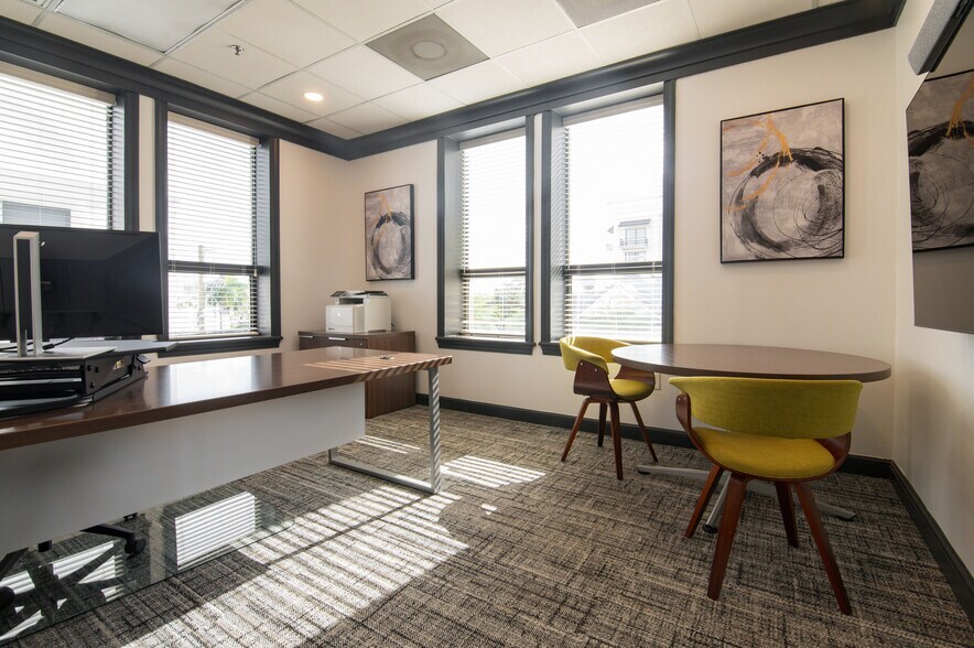 More Photos Of 442 W Kennedy Blvd, Tampa Office For Lease
