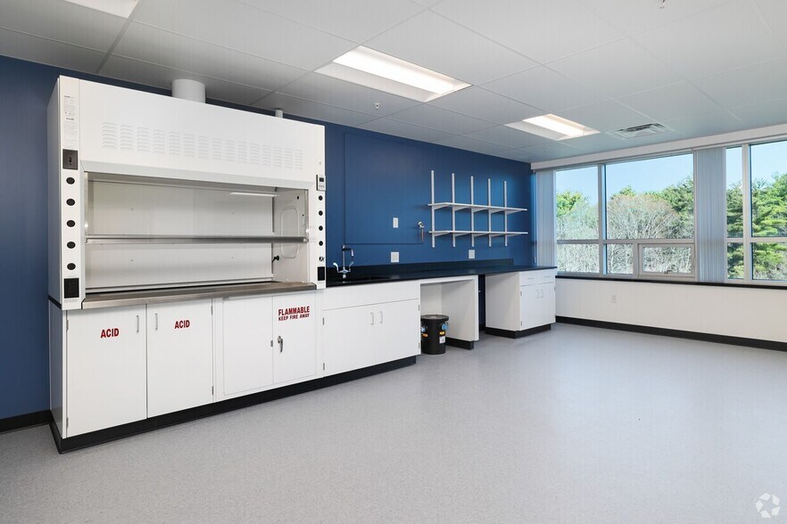 More Photos Of 48 Dunham Rd, Beverly Office For Lease