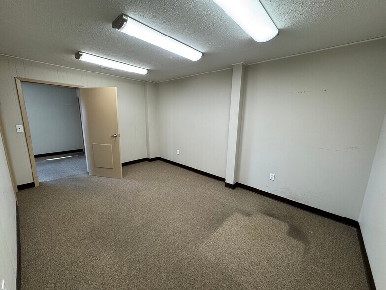 More Photos Of 1605 W 16th St, Panama City Warehouse For Sale