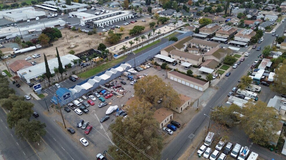 More Photos Of 900 S Cherokee Ln, Lodi Service Station For Sale