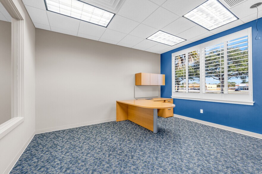 More Photos Of 1504 S Ridgewood Ave, Edgewater Bank For Sale