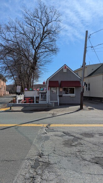 More Photos Of 160 Lynn St, Peabody Freestanding For Sale