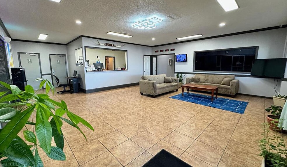 More Photos Of 600 E Broadway St, Van Horn Hotel For Sale