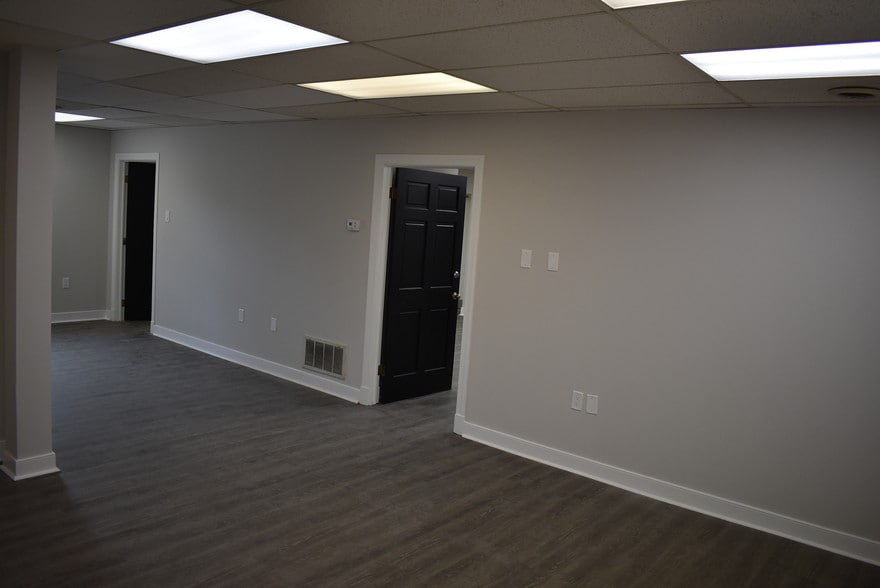 More Photos Of 7300 Hanover Green Dr, Mechanicsville Office For Sale