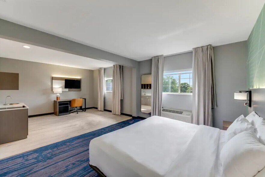 More Photos Of 5810 Schofield Ave, Weston Hotel For Sale