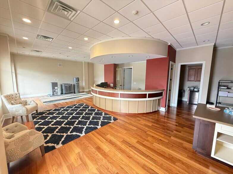 More Photos Of 211B Johnny Mercer Blvd, Savannah Self Storage For Sale