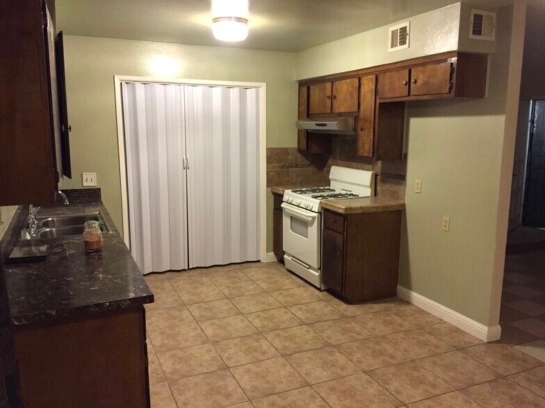 More Photos Of 710 J St, Sanger Apartments For Sale