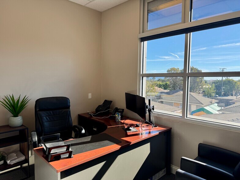More Photos Of 1900 S Victoria Ave, Ventura Medical For Lease