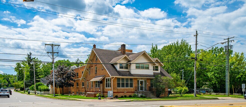 More Photos Of 77 W Bagley Rd, Berea Apartments For Sale