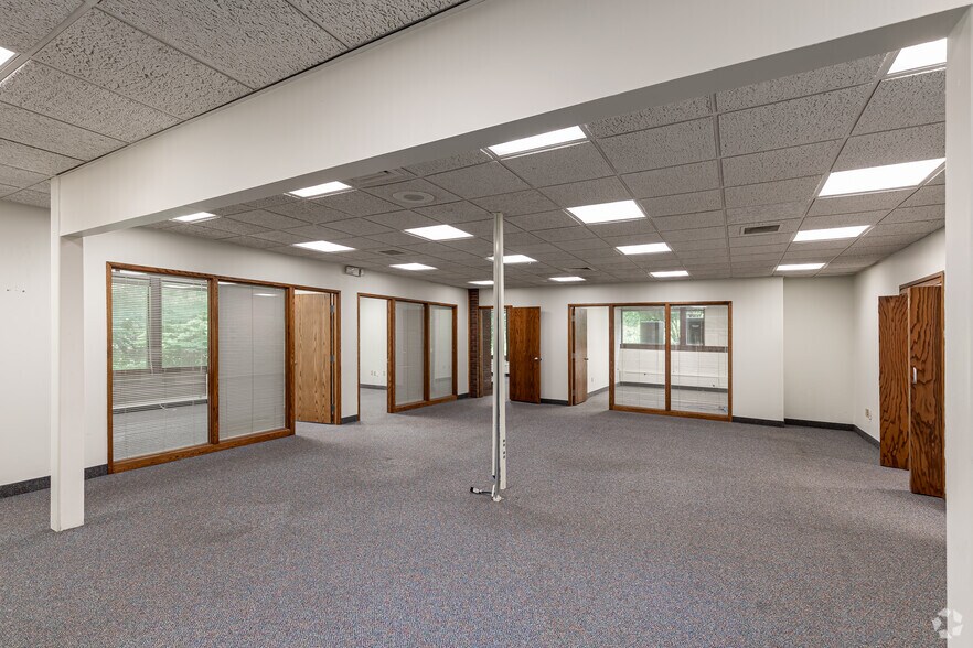 More Photos Of 35 Tower Ln, Avon Office For Lease