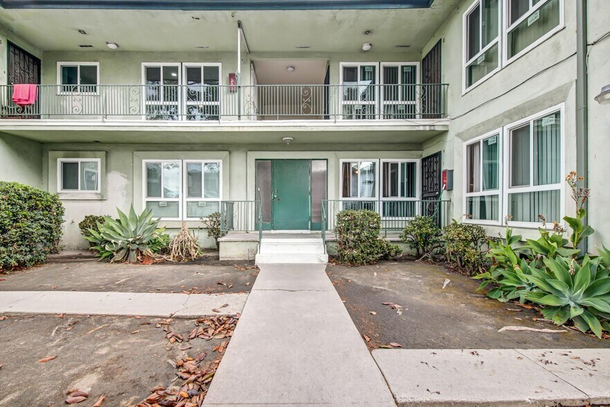 More Photos Of 4936 Coliseum St, Los Angeles Multifamily For Sale