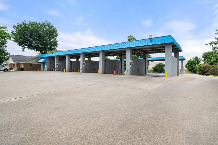 More Photos Of 223 Oaklawn Ave, Corsicana Carwash For Sale