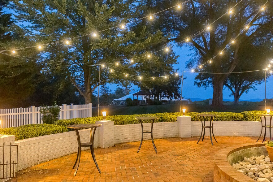 More Photos Of 1329 Commerce Rd, Staunton Hotel For Sale