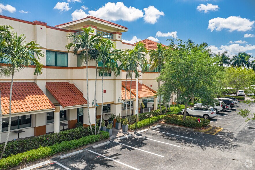 More Photos Of 2760-2818 Weston Rd, Weston Unknown For Lease