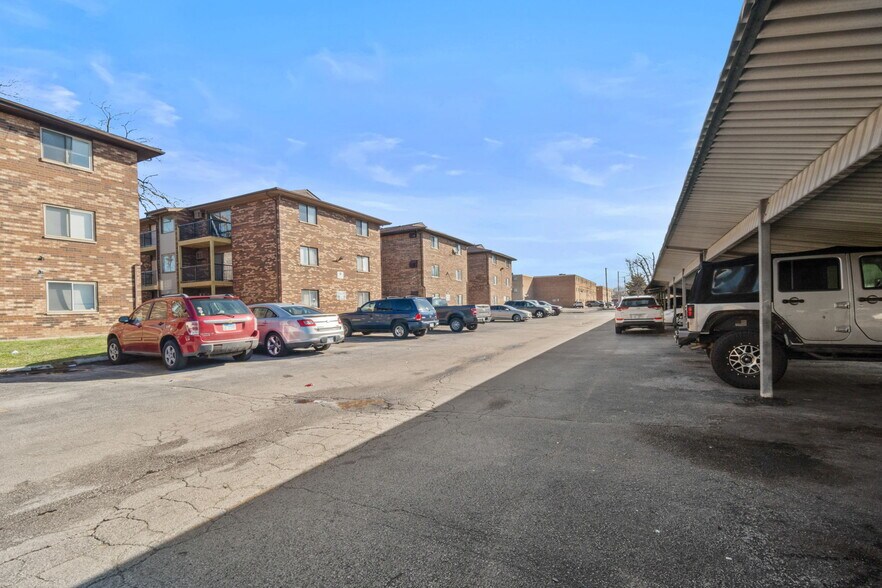 More Photos Of 3045 Bernice Rd, Lansing Apartments For Sale